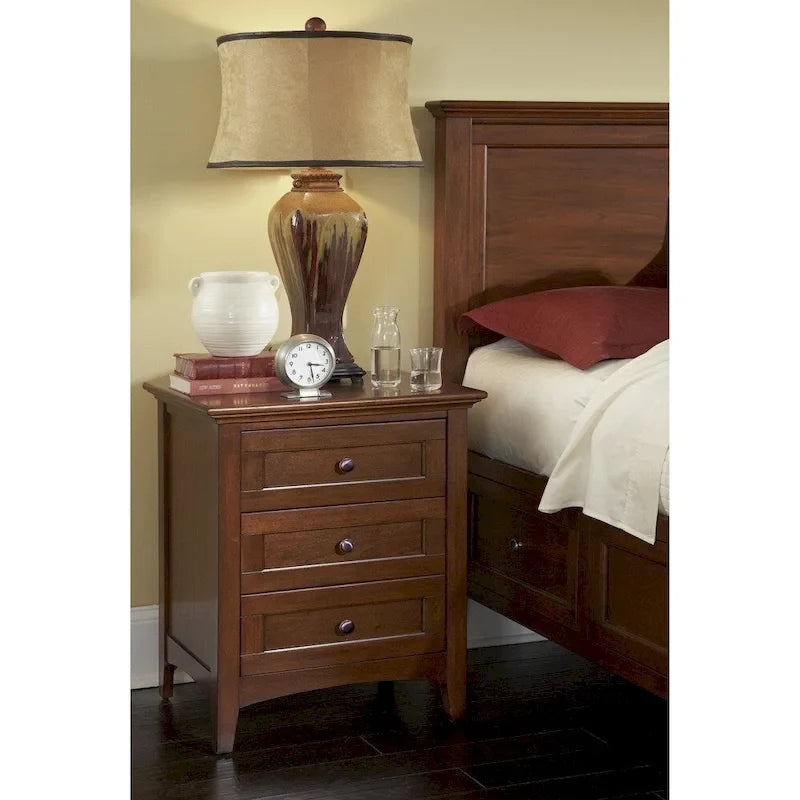 Ensemble de chambre à coucher Aiden 4 pièces en bois massif Simply Solid – Grand lit